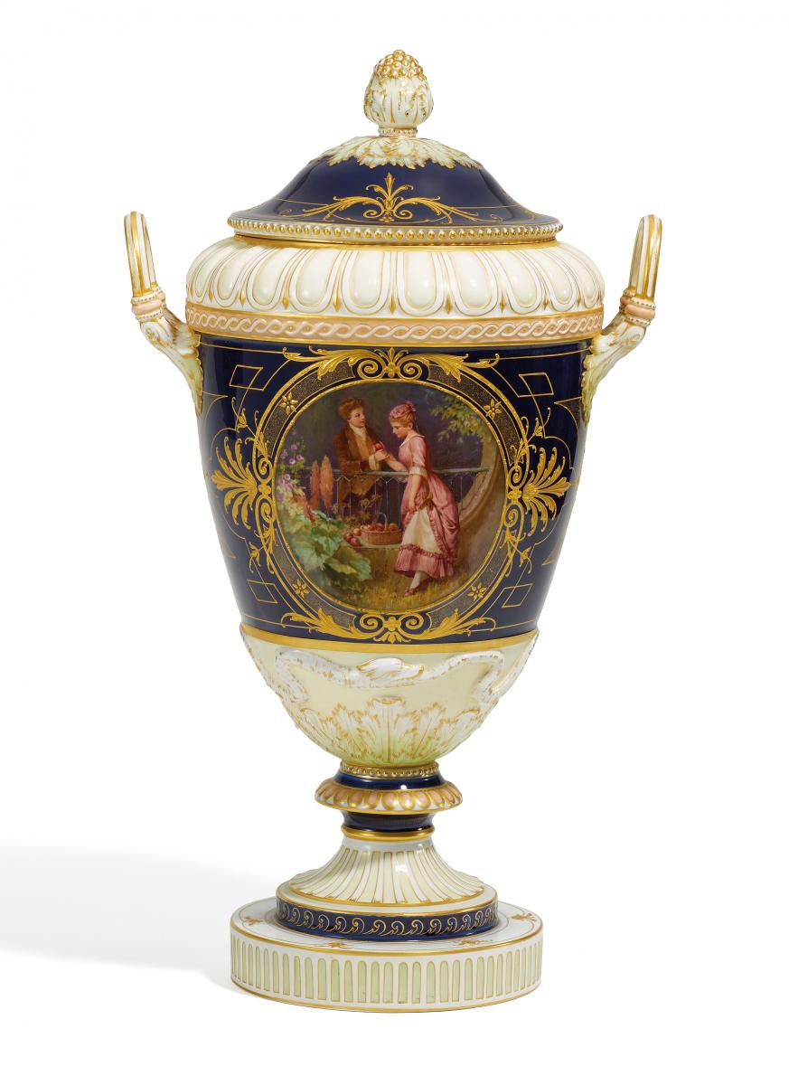 KPM - Weimar-Vase mit galanter Szene, 64077-4, Van Ham Kunstauktionen
