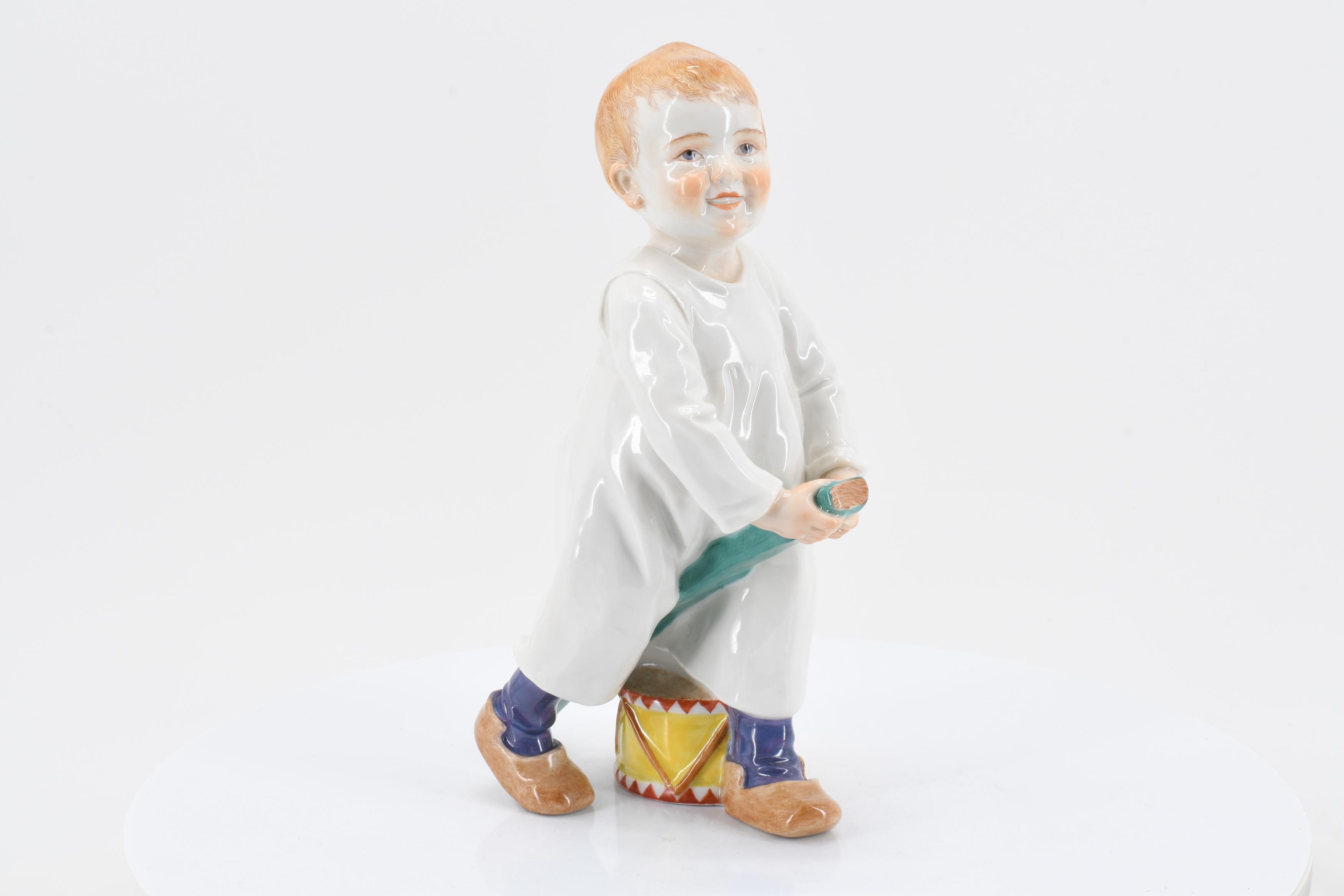 Meissen - Kind auf einem Stecken reitend, 75372-5, Van Ham Kunstauktionen