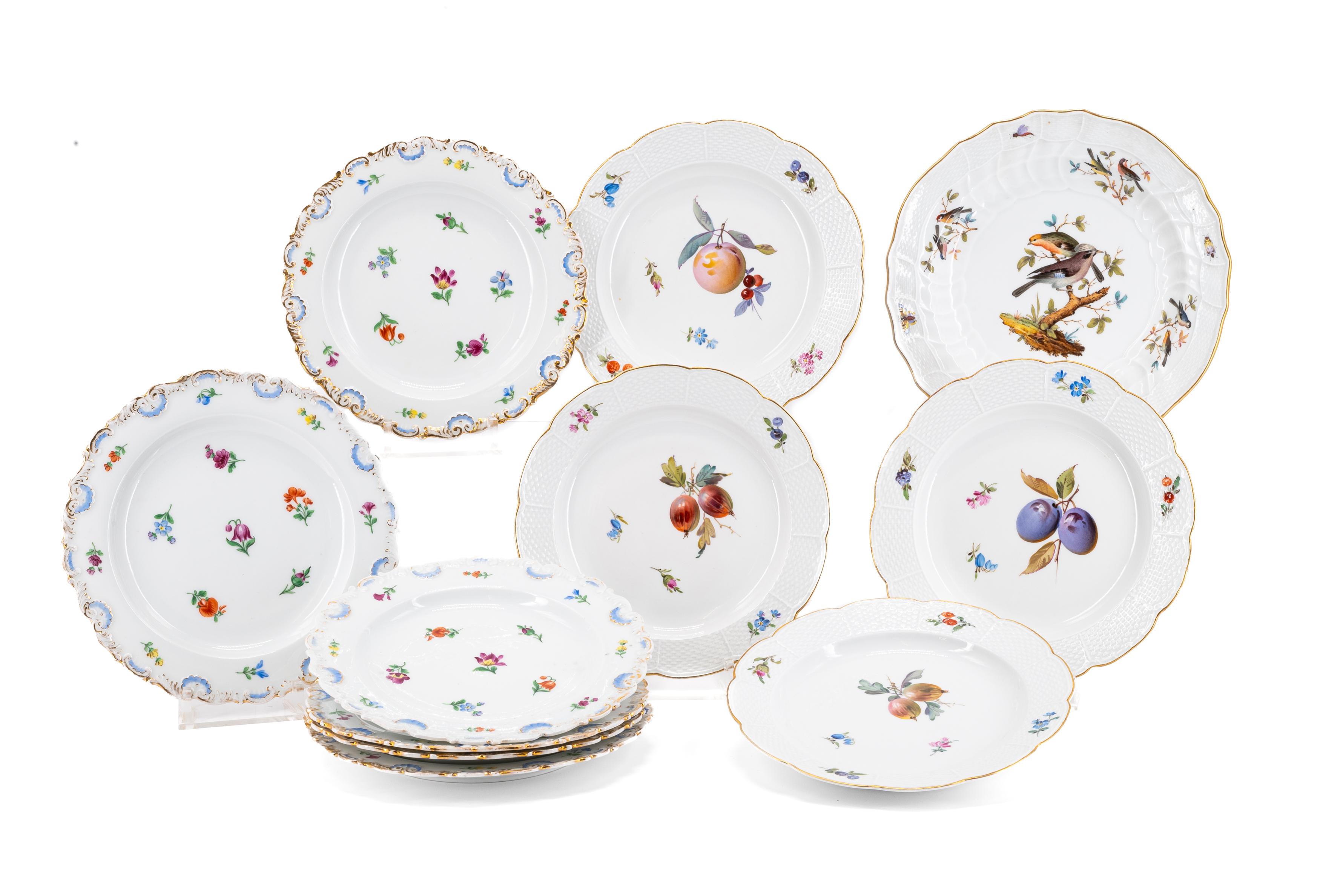 Meissen - Folge von sechs Desserttellern mit Streublümchen, vier Tellern mit Obstdekor, einem großen Teller mit Vogeldekor, 80246-6, Van Ham Kunstauktionen