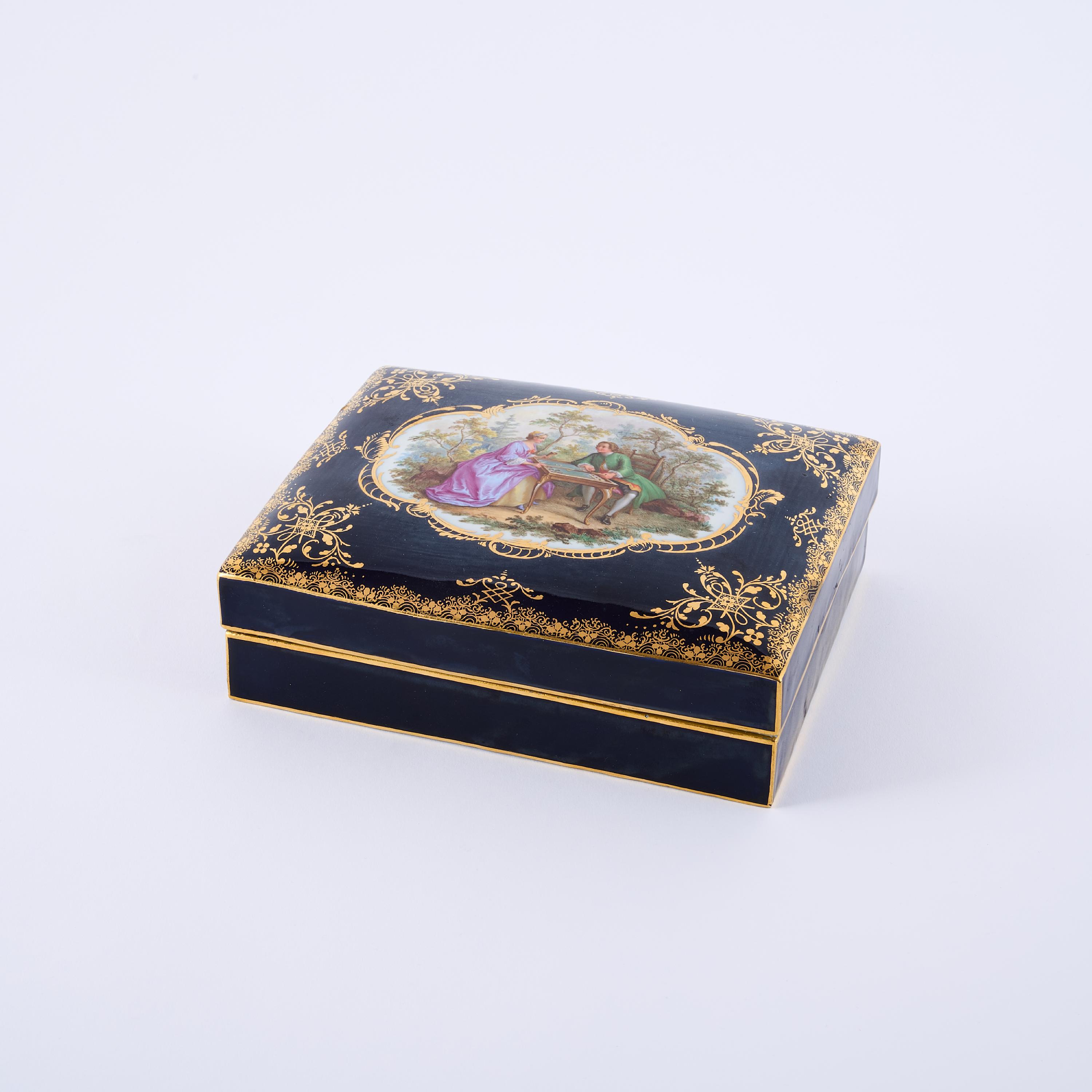 Meissen - Spielkartendose mit galanter Szene, 81741-3, Van Ham Kunstauktionen