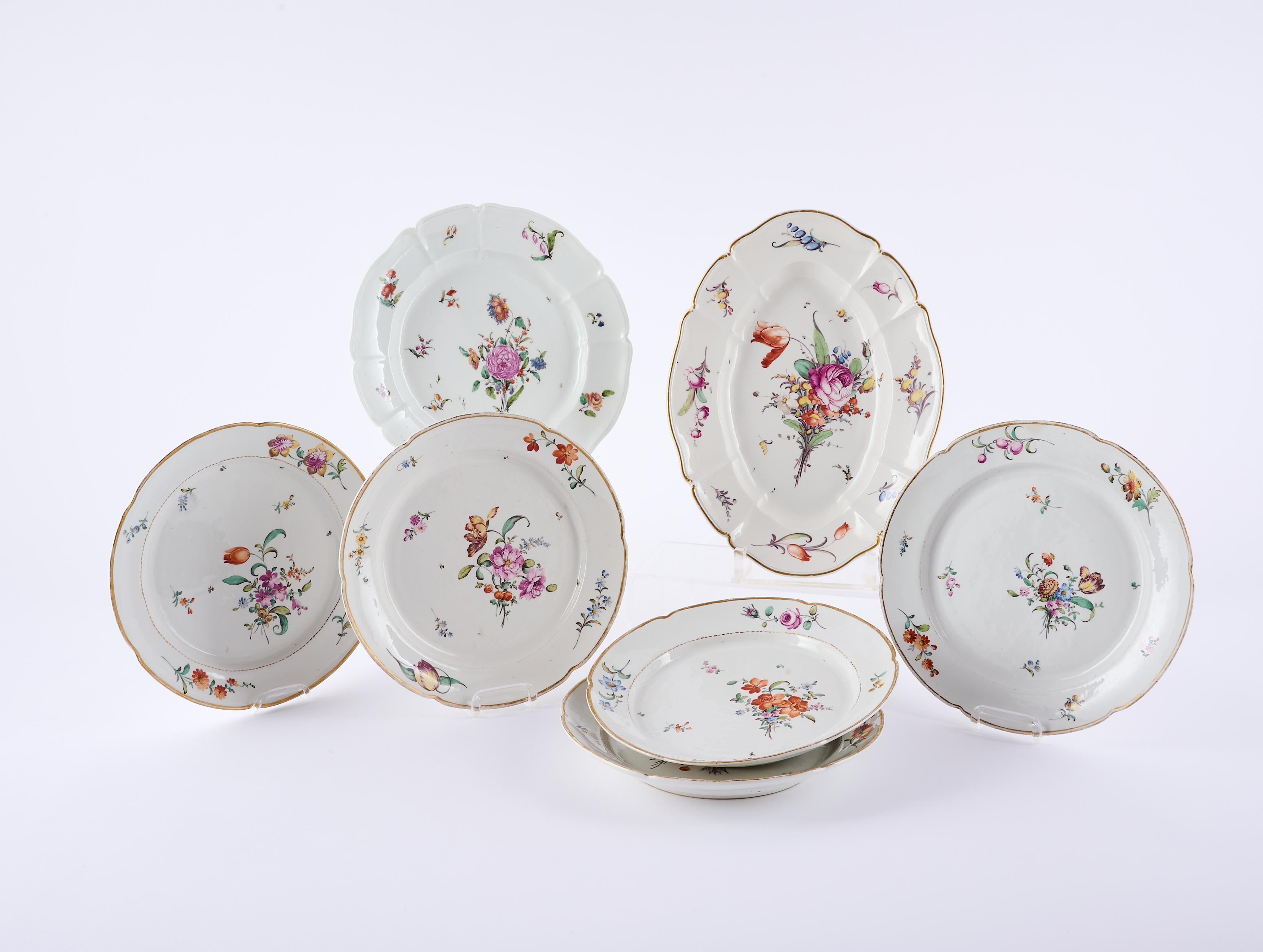 Nymphenburg - Sechs Teller und ovale Schale mit Blumenmalerei, 81800-8, Van Ham Kunstauktionen