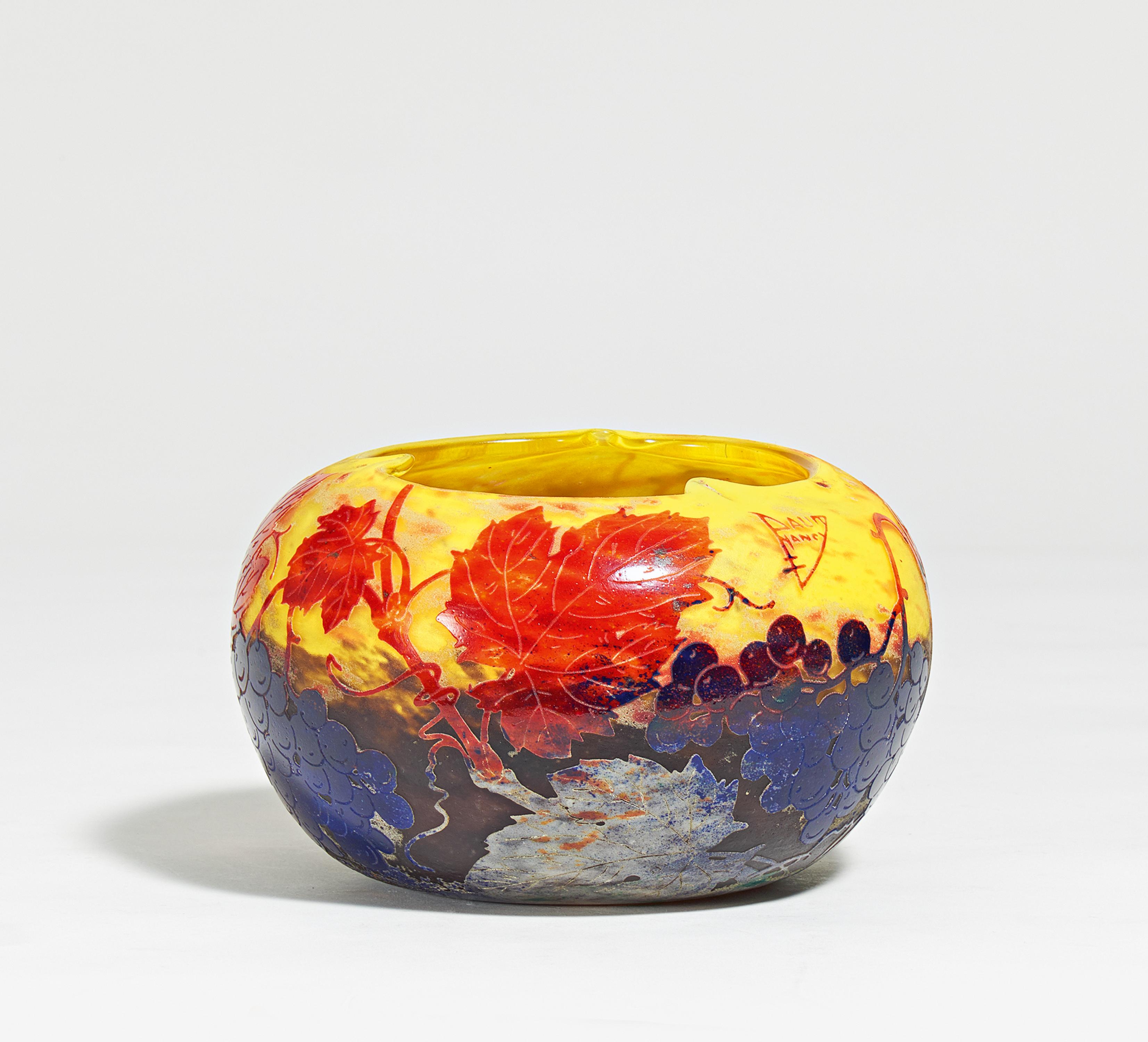 Daum Freres - Gebauchte Vase mit Weinranken, 69475-19, Van Ham Kunstauktionen