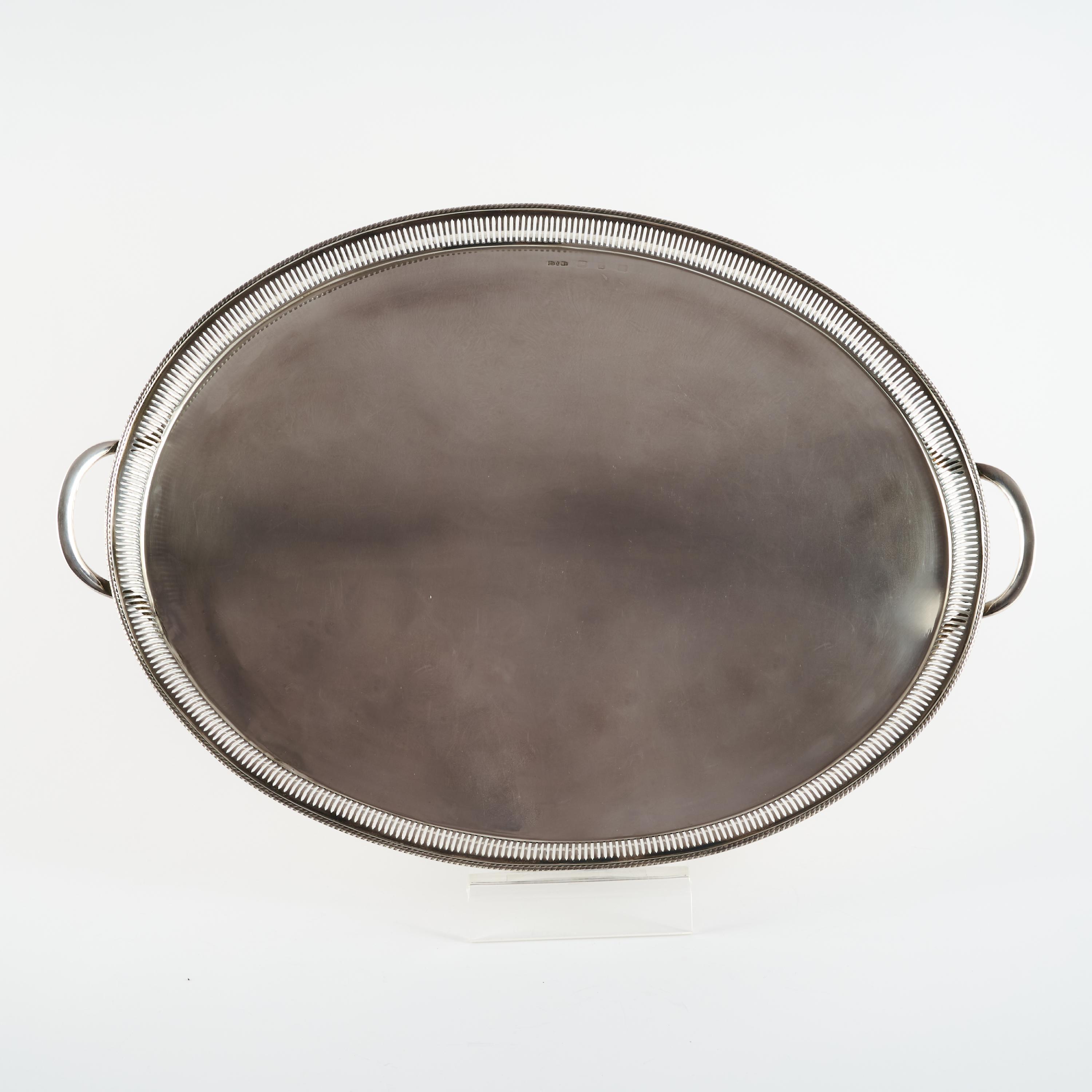 Deykin  Harrison - Ovales Victoria Tablett mit ausgestelltem Galerierand, 81546-9, Van Ham Kunstauktionen