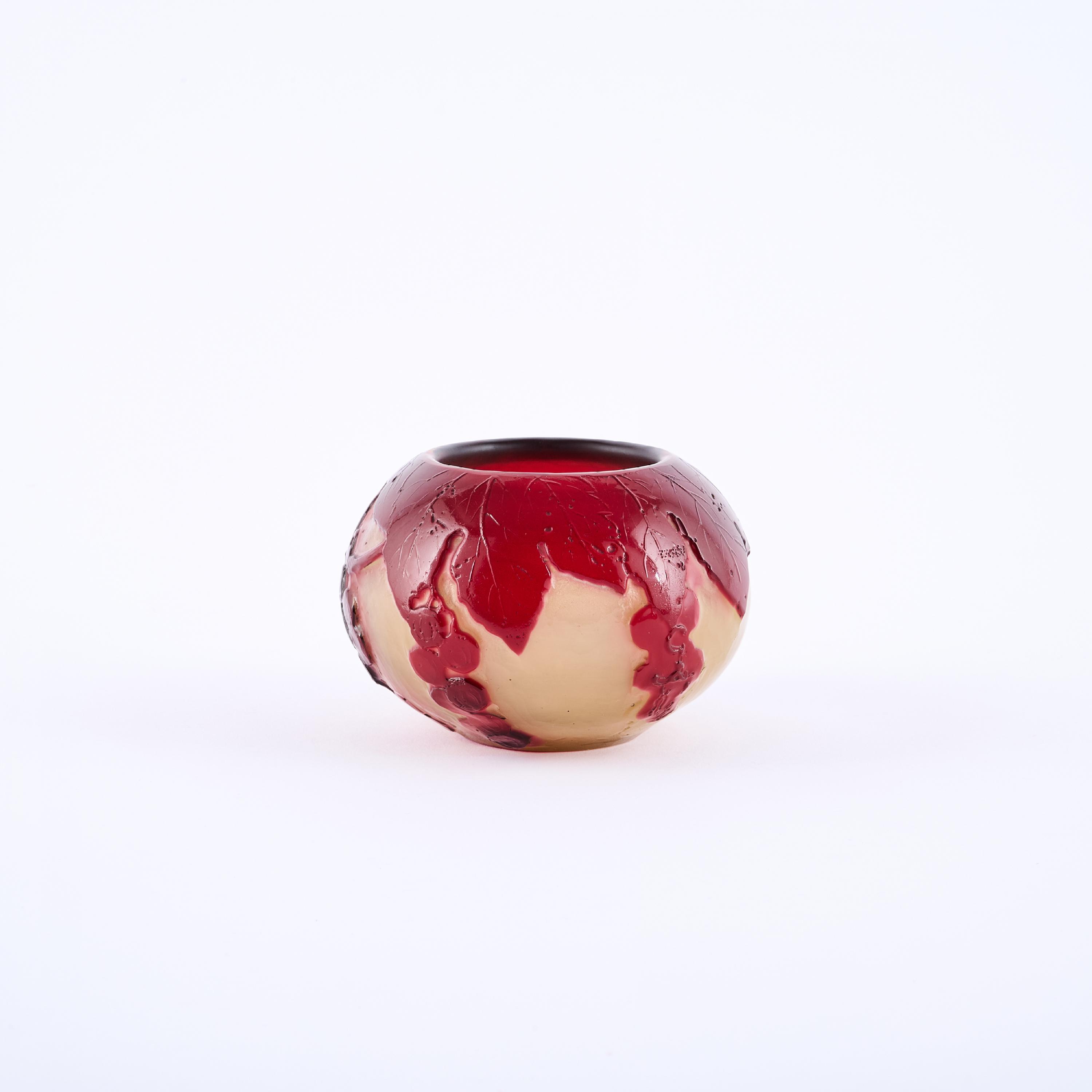 Emile Gallé - Kleine kugelige Vase mit Johannisbeeren, 81684-16, Van Ham Kunstauktionen