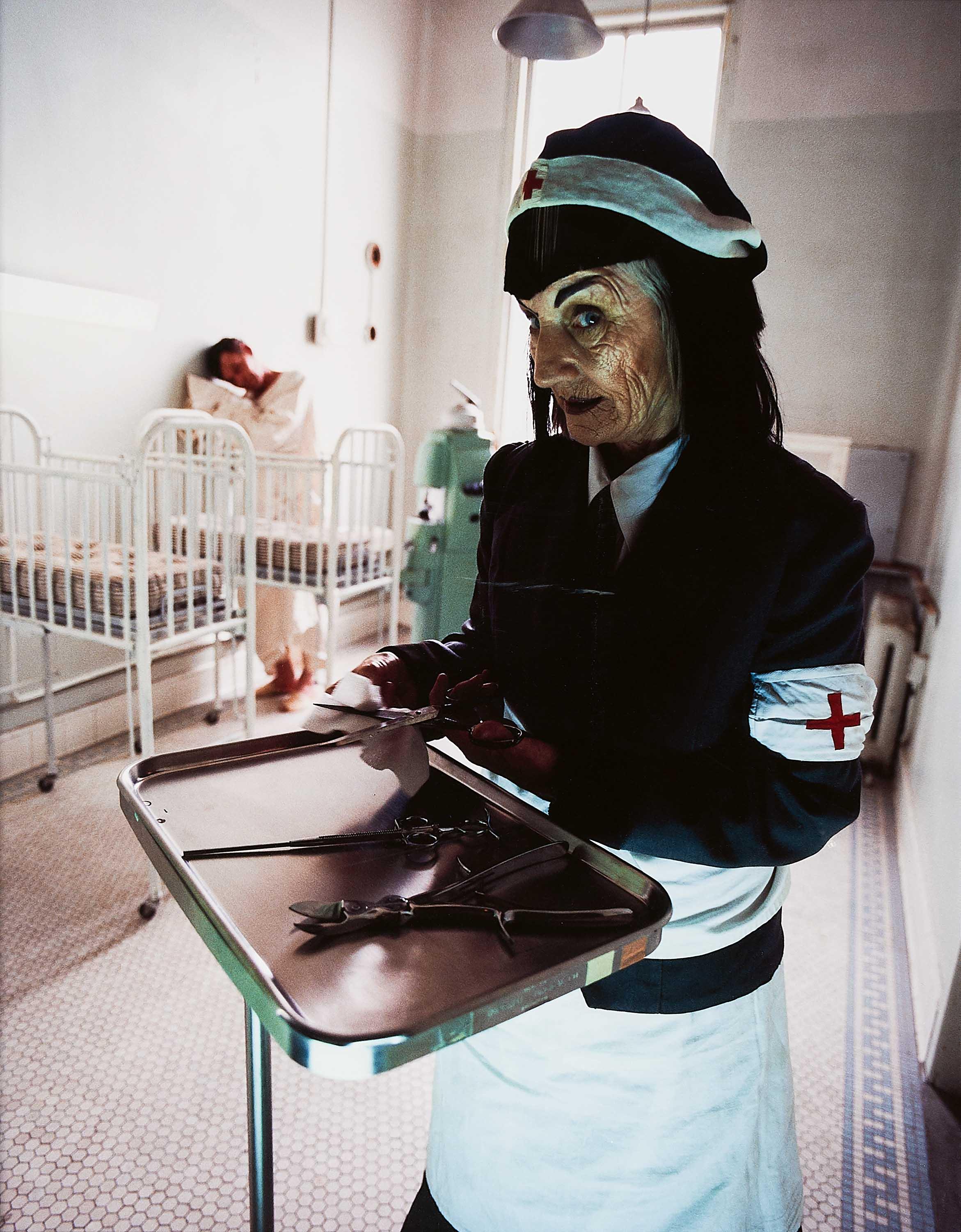 Floria Sigismondi - Ohne Titel Nurse, 68004-216, Van Ham Kunstauktionen