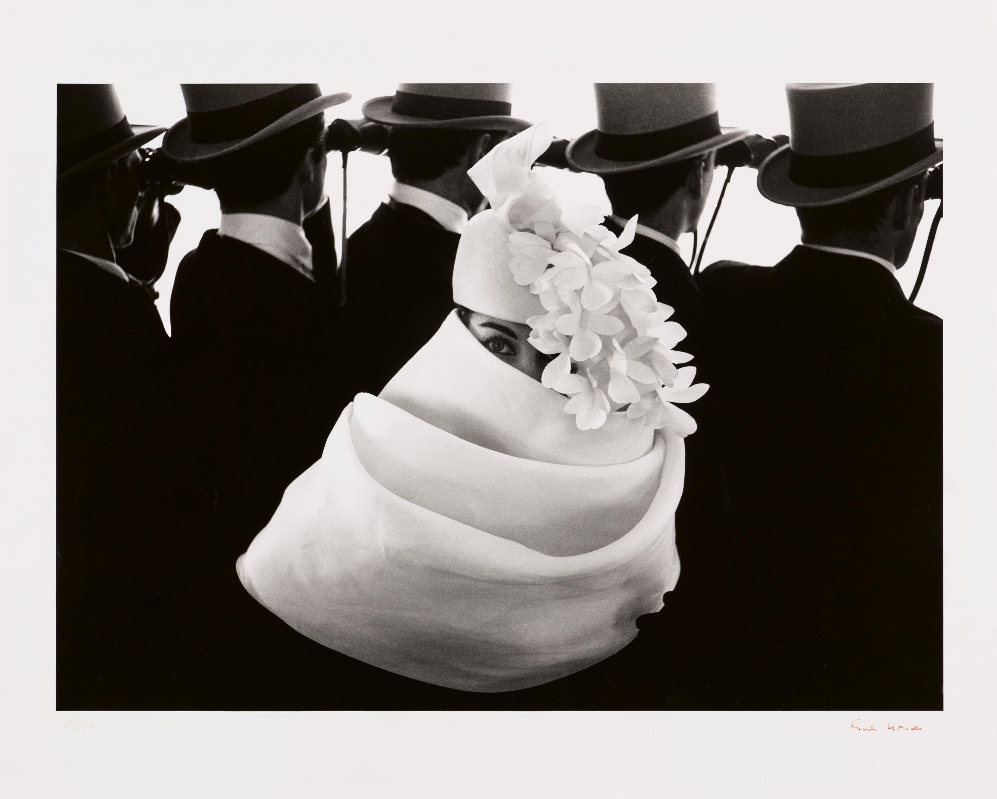 Frank Horvat - Givenchy Hat A For Jardin des Modes, 82008-1093, Van Ham Kunstauktionen