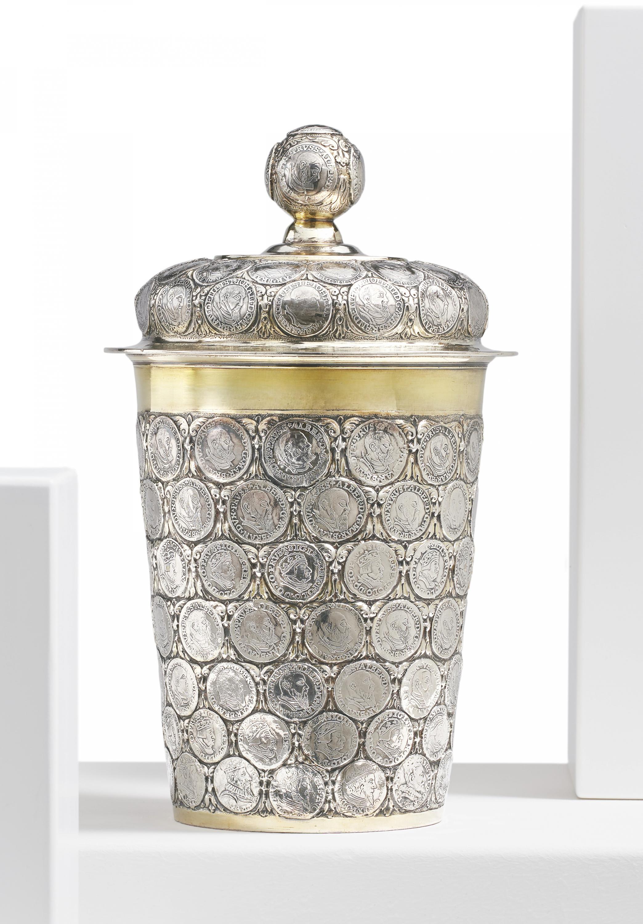 Hans Heinrich von der Heyde - Praechtiger und aussergewoehnlich grosser Muenzdeckelbecher, 81600-8, Van Ham Kunstauktionen