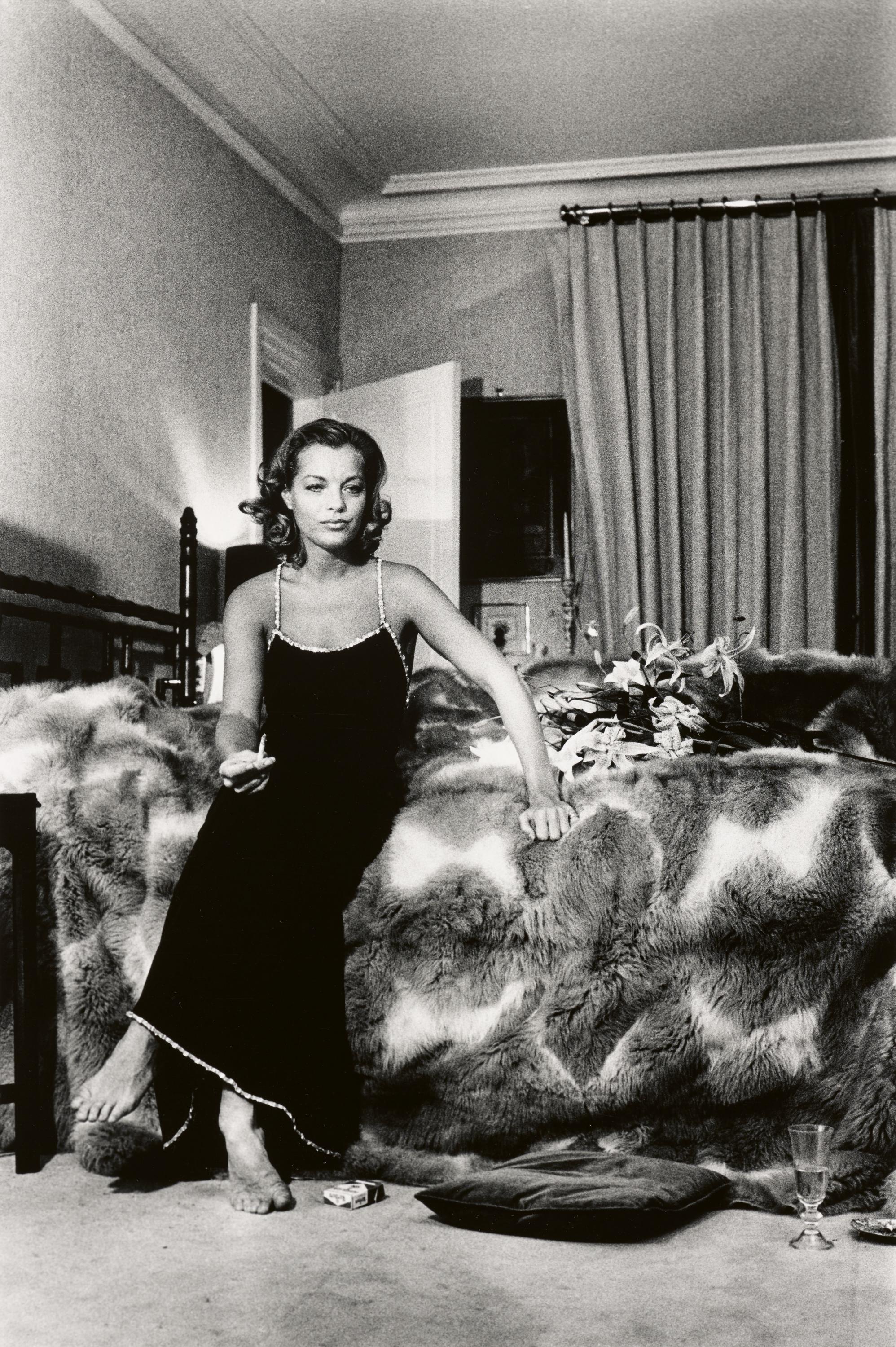 Helmut Newton - Portrait of Romy Schneider at Home Paris, 82008-32, Van Ham Kunstauktionen