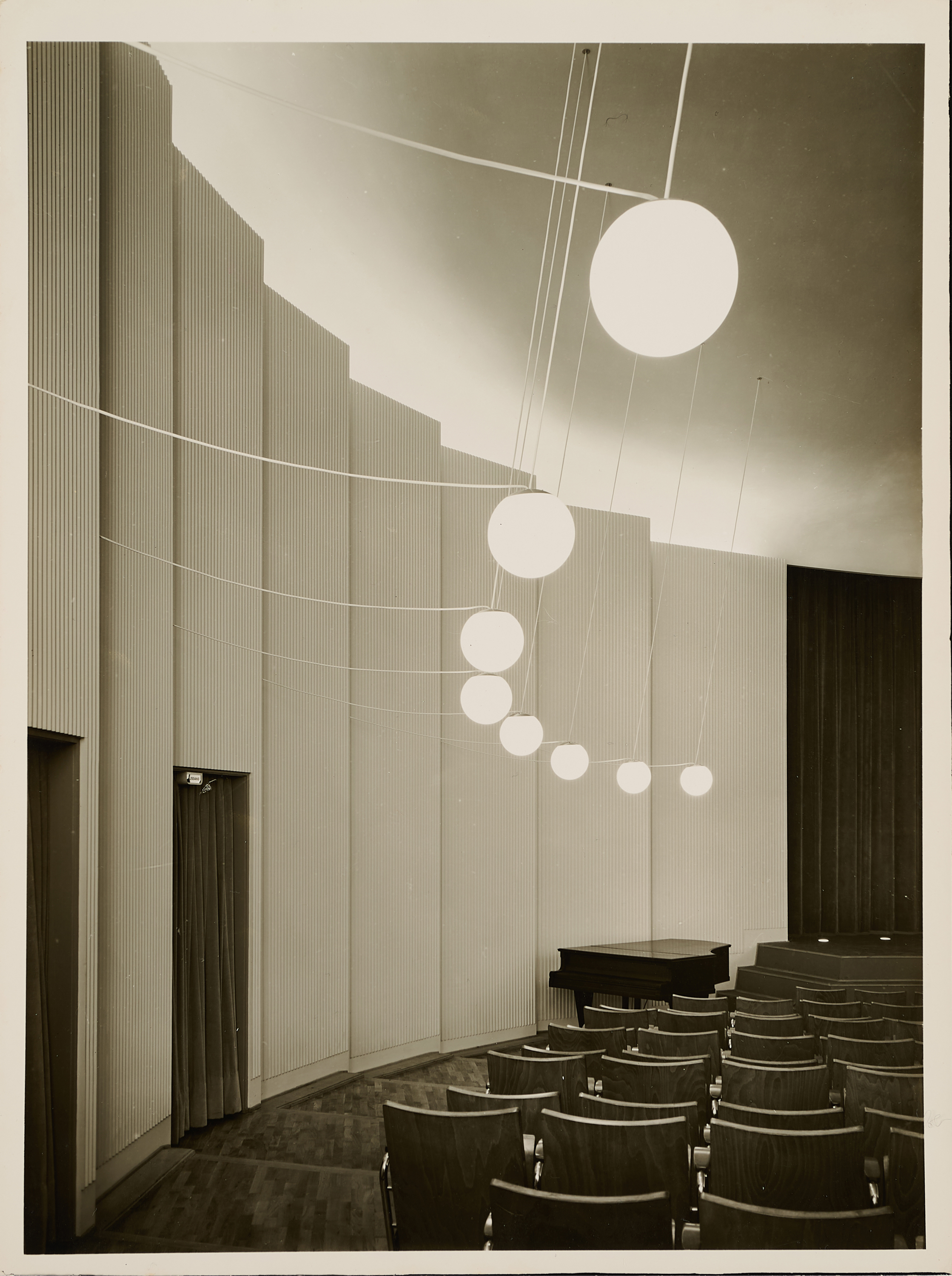 Hugo Schmoelz - Ohne Titel Zuschauerraum, 81351-91, Van Ham Kunstauktionen