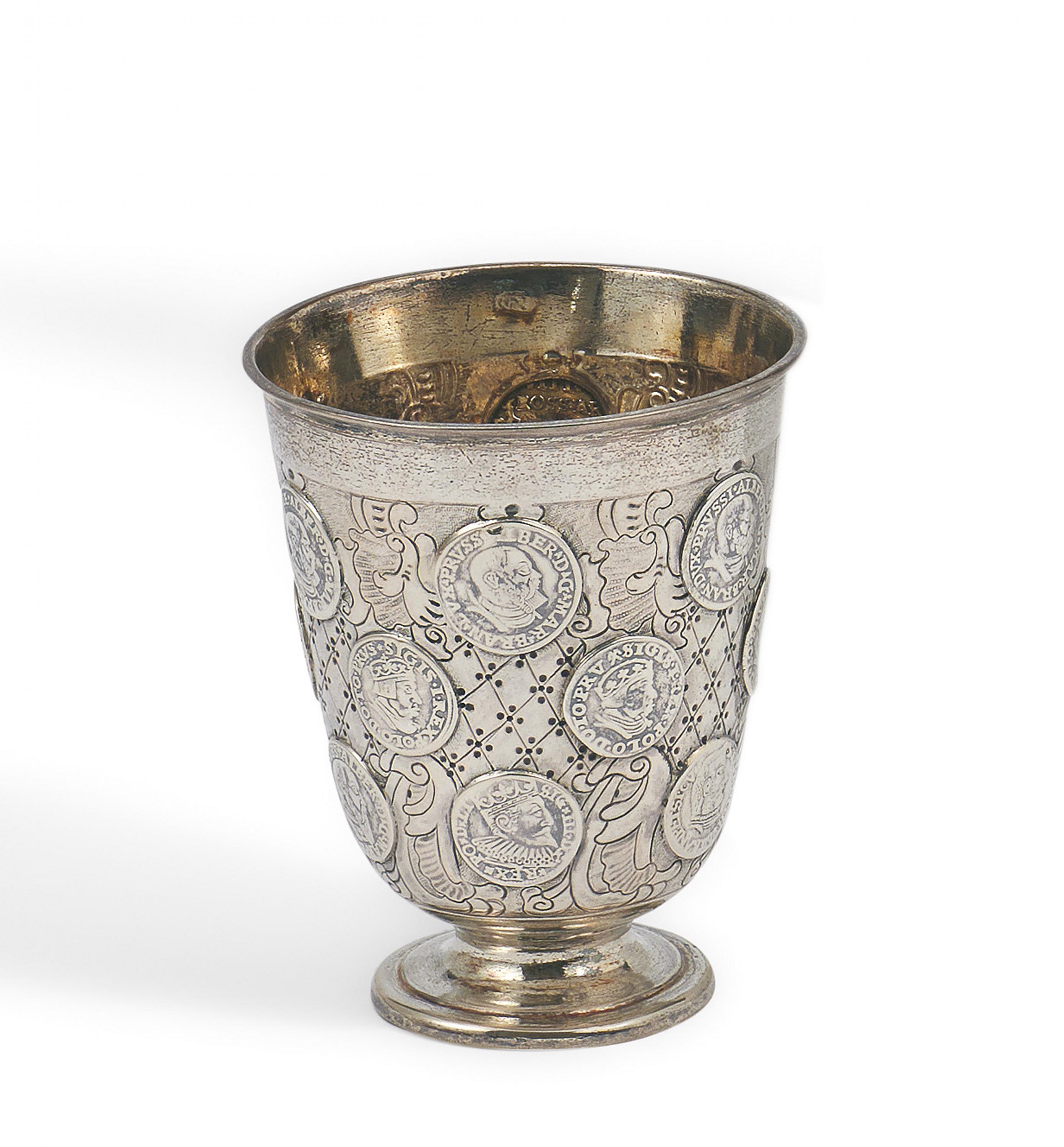 Joachim Huebener II - Gefusster Muenzbecher, 81725-1, Van Ham Kunstauktionen