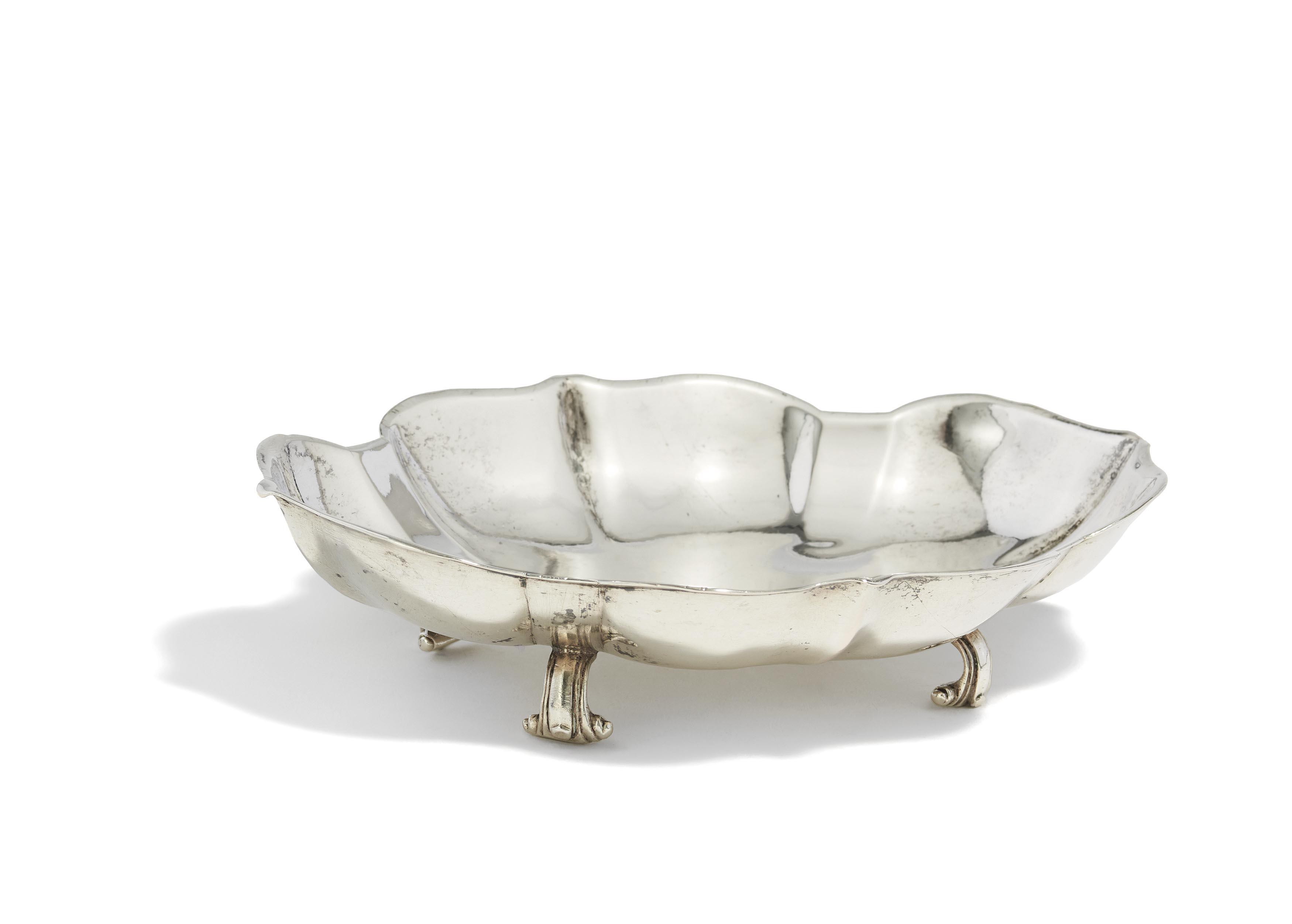 Johann Conrad Otersen - Kleine passige Anbietschale auf Volutenfuessen, 75372-23, Van Ham Kunstauktionen