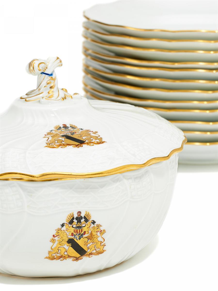 Meissen - 13 Teile aus einem Service mit Wappen derer von Truetzschler zum Falkenstein, 59437-22, Van Ham Kunstauktionen