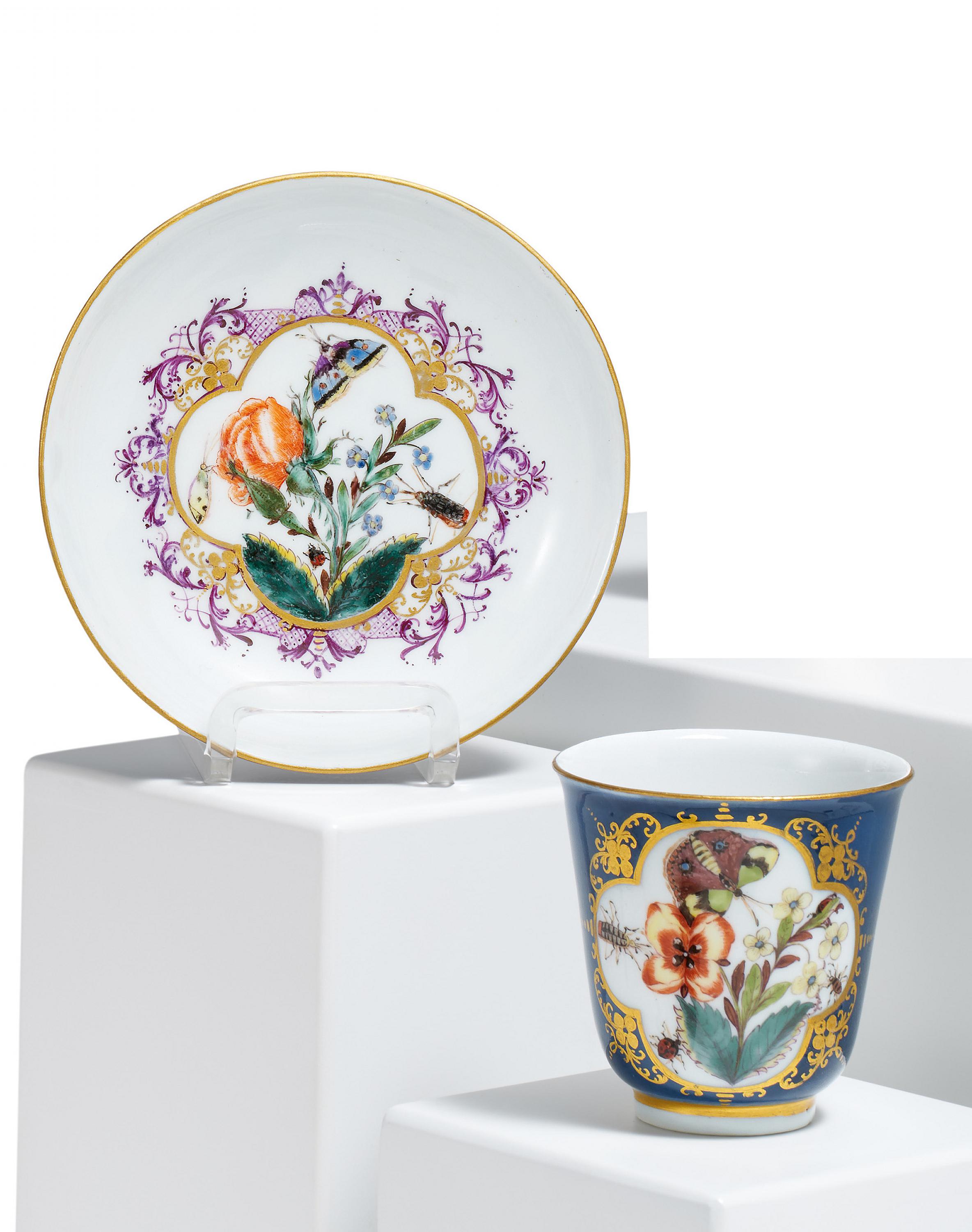Meissen - Bechertasse mit Untertasse mit Blumen und ombrierten Insekten, 81741-20, Van Ham Kunstauktionen