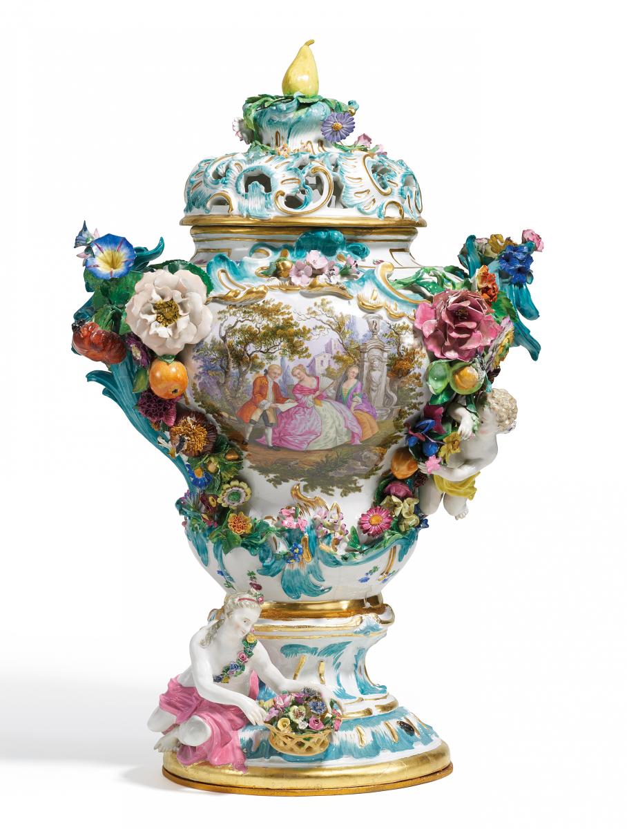 Meissen - Monumentale Potpourri-Vase  Flora und Amor, 62925-18, Van Ham Kunstauktionen