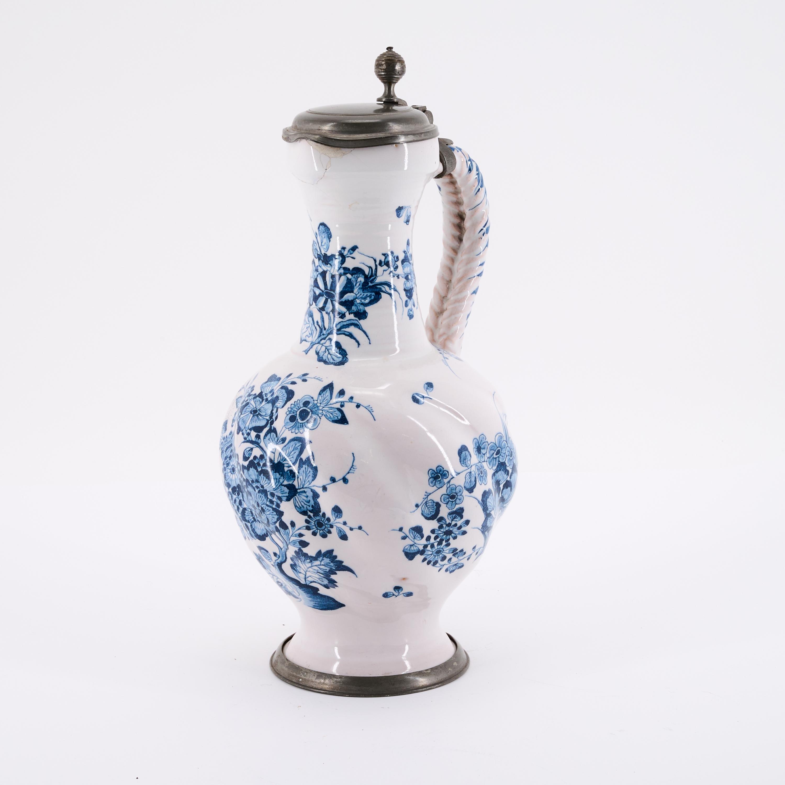 Nuernberg oder Frankfurt aM - Grosser Enghalskrug mit Blumenmalerei, 81740-7, Van Ham Kunstauktionen