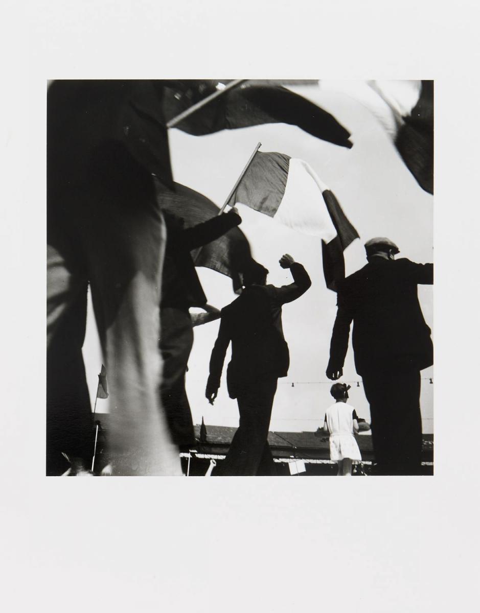 Re Meta Erna Niemeyer Soupault - Fest zum Wahlsieg der Volksfront unter Leon Blum Delegationen der Streikenden Paris 14 Juni 1936, 60460-34, Van Ham Kunstauktionen