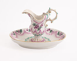 Meissen - Helmkanne auf Presentoir, 75803-5, Van Ham Kunstauktionen