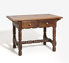 Deutschland - Kleiner Tisch mit zwei Schueben und gedrechselten Beinen, 73361-17, Van Ham Kunstauktionen