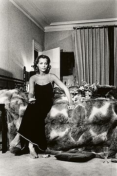 Helmut Newton - Portrait of Romy Schneider at Home Paris, 82008-32, Van Ham Kunstauktionen