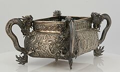 Jardiniere mit Genreszenen und Drachen, 66906-4, Van Ham Kunstauktionen