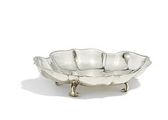 Johann Conrad Otersen - Kleine passige Anbietschale auf Volutenfuessen, 75372-23, Van Ham Kunstauktionen