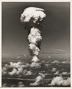 Harry Leder - Atomic smoke over Bikini July 1st 1946, 68004-365, Van Ham Kunstauktionen