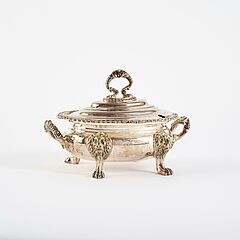 Kleine Terrine mit Löwenzier, 80784-12, Van Ham Kunstauktionen