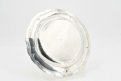 John Vickerman  Robert Garrard I - Zwei Teller mit godroniertem Rand und heraldischer Gravur, 73649-10, Van Ham Kunstauktionen