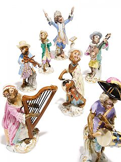 Meissen - 7 Figuren aus der Affenkapelle und ein Notenpult, 57059-20, Van Ham Kunstauktionen