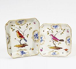 Zwei quadratische Schalen mit Vogeldekor, 55042-9, Van Ham Kunstauktionen