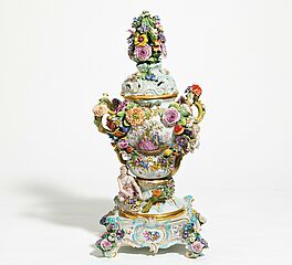 Meissen - Monumentale Potpourri-Vase Flora und Amor, 69428-4, Van Ham Kunstauktionen