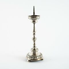 Caspar Melchior Noth - Altarleuchter mit Balusterschaft und floralem Dekor, 81160-5, Van Ham Kunstauktionen