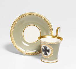 KPM - Empire Tasse mit eisernem Kreuz, 69882-7, Van Ham Kunstauktionen