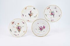 Nymphenburg - Acht Dessertteller mit Blumenmalerei, 81800-10, Van Ham Kunstauktionen