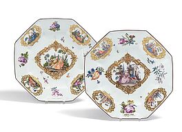 Meissen - Paar oktogonale Teller mit Watteauszenen und Blumenmalereien, 76933-43, Van Ham Kunstauktionen