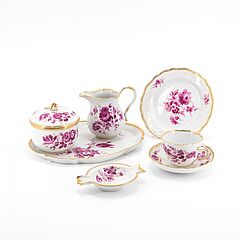 Meissen - Kaffeeservice fuer 12 Personen mit Blumenmalerei in Purpur-Camaieu, 76682-16, Van Ham Kunstauktionen