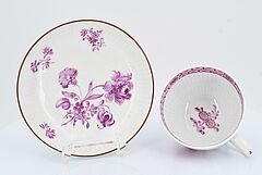 Meissen - Zwei Tassen mit Untertassen mit floralem Dekor, 73258-13, Van Ham Kunstauktionen