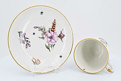 Meissen - Tasse und Untertasse mit Fruechten und Insekten, 73258-11, Van Ham Kunstauktionen