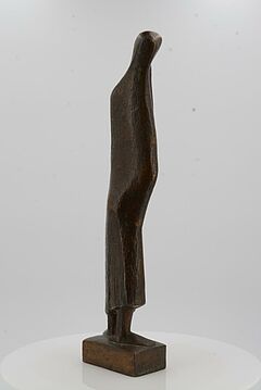 Emy Roeder - Tripoli II Stehende verhuellte Frau, 66500-191, Van Ham Kunstauktionen