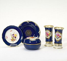 Meissen - Konvolut zwei Vasen Dose Tellerchen und Schaelchen, 55339-15, Van Ham Kunstauktionen