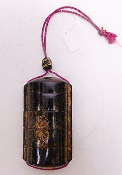 Inro mit Pferd und Aeffchen mit gohei, 65350-12, Van Ham Kunstauktionen