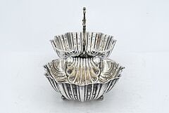 Georg Roth - Vierteiliges Kaffee- und Teeservice mit gekehlter Wandung und Blumenzier, 69591-88, Van Ham Kunstauktionen