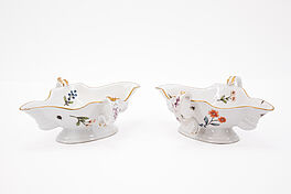 Meissen - Zwei Saucieren mit mit Holzschnittblumen und Insekten, 75803-1, Van Ham Kunstauktionen