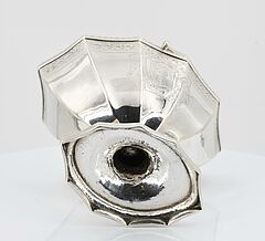 Benjamin Mountigue  William Fountain  Daniel Pontifex - Ovale George III Teedose und gefusste Zuckerschale, 73453-5, Van Ham Kunstauktionen