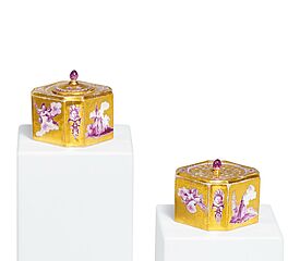 Meissen - Reich vergoldetes Tintenfass und Streusandbuechse mit Camaieumalerei, 81741-26, Van Ham Kunstauktionen