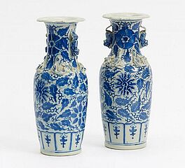Paar Vasen mit Fabelwesen, 54831-33, Van Ham Kunstauktionen