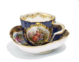 Meissen - Tasse mit Watteauszene und Untertasse, 57204-4, Van Ham Kunstauktionen