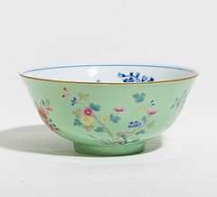 Limettengruene Schale mit Blumen der vier Jahreszeiten, 66692-6, Van Ham Kunstauktionen