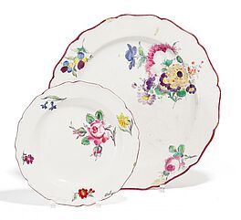 Grosse Platte und kleiner Teller mit Blumendekor, 56232-28, Van Ham Kunstauktionen