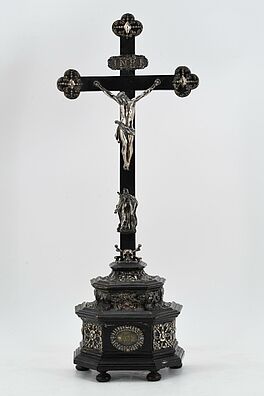 Wohl Italien - Kleines Standkruzifix, 75325-1, Van Ham Kunstauktionen